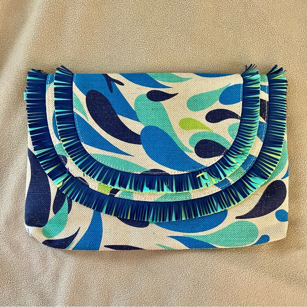 NWT Vera Bradley Wristlet RFID with Fringe Detail (missing strap)